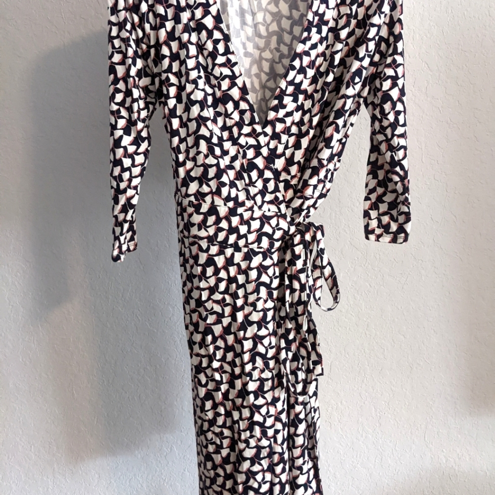 Like New Ann Taylor Wrap Dress size 6